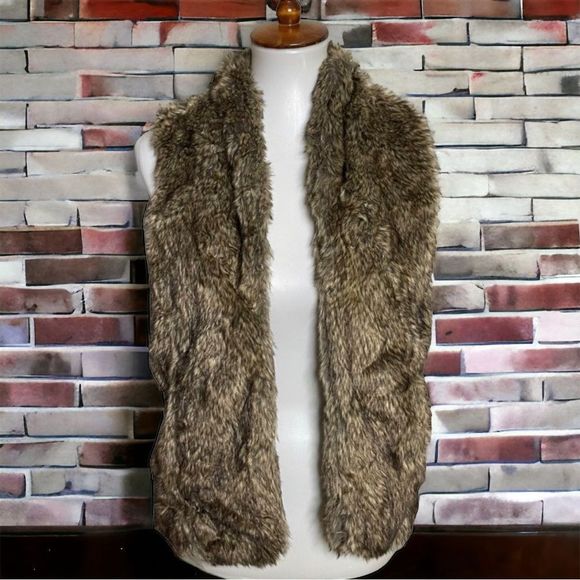 Sebby Faux Fur Vest with Pockets - Picture 8 of 8